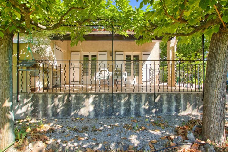 Maison de plain pied T4 de 92 m² sur 1000 m² de terrain avec 2…