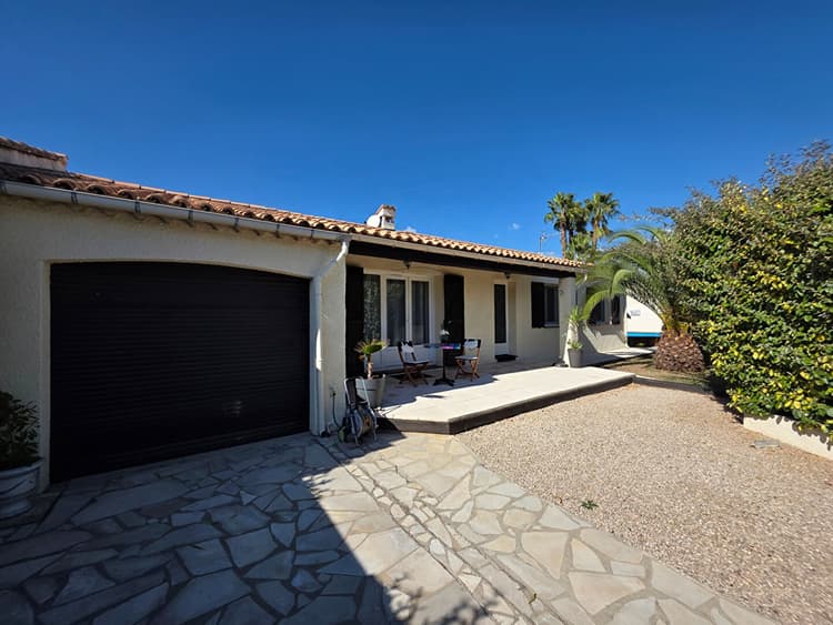 VILLA 4 PIECES -PISCINE HORS SOL ET GARAGE LE MUY