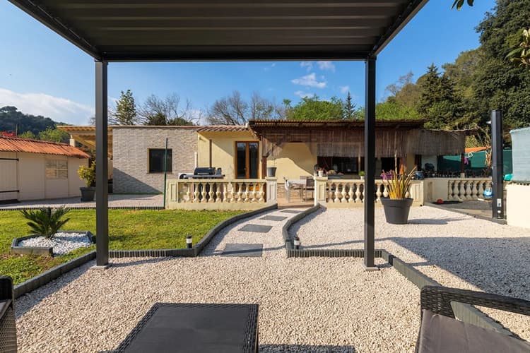 Maison individuelle de plain-pied, 3 pièces de 69 m² / Cagnes su