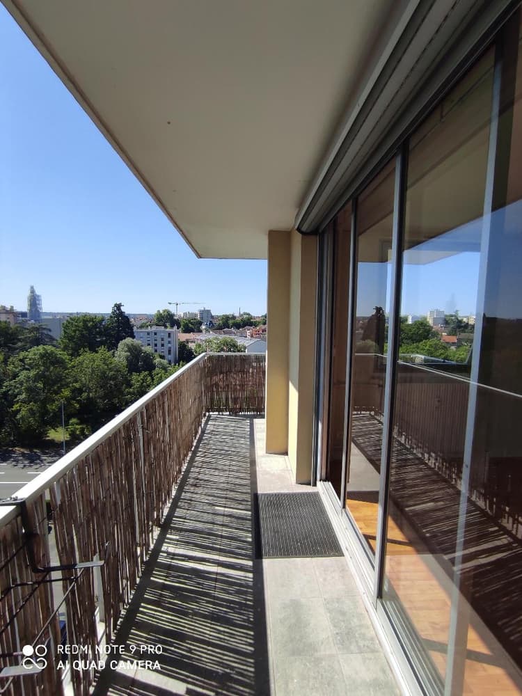 Appartement T2 avec balcon, cave et garage