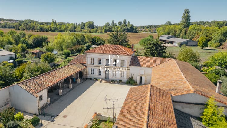 PROPRIETE DE CARACTERE AUX PORTES D'ANGOULEME
