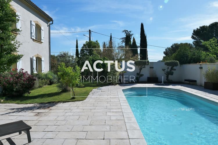 Grande villa familiale avec piscine à Lamanon
