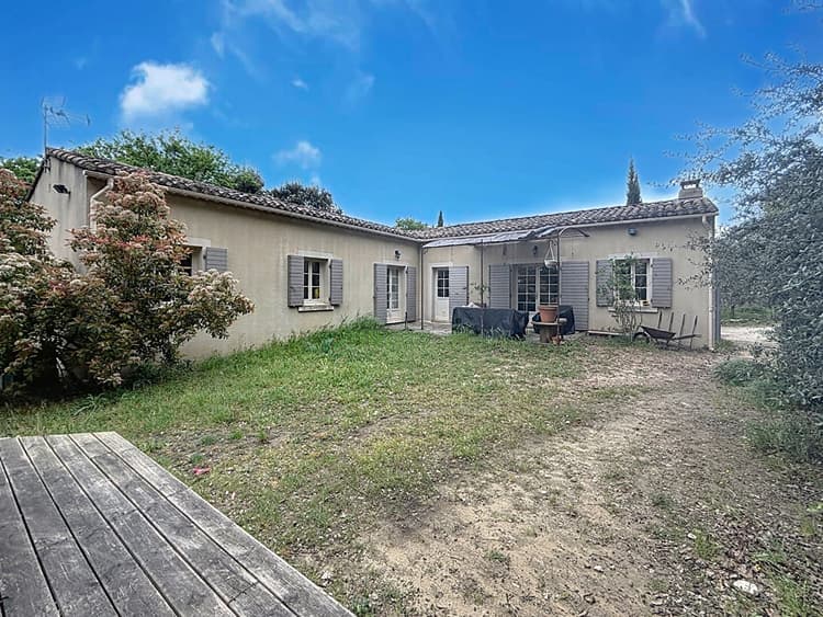 Belle villa de plain-pied d'environ 110 m² avec garage sur 1000 m² de terrain
