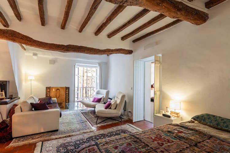 Tourrettes-sur-Loup - Maison de village rénovée avec vaste cave