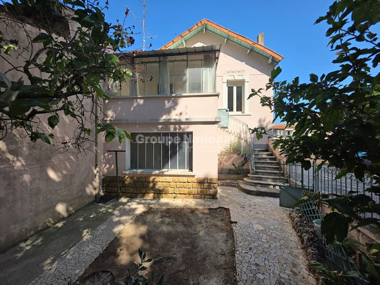 Maison - 4 pièces - A rénover - Courthézon - Cour et grand garage