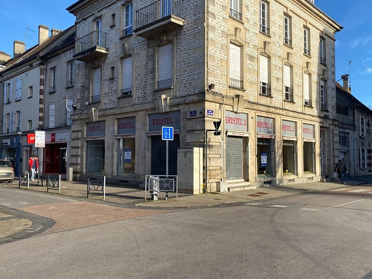ARGENTAN Hyper Centre Ville - Local commercial emplacement n°1