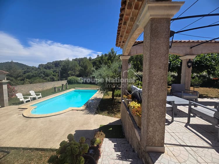 COMPS - VILLA sur les hauteurs