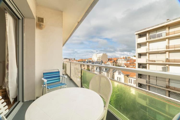 Saint-Charles, un studio rénové avec terrasse
