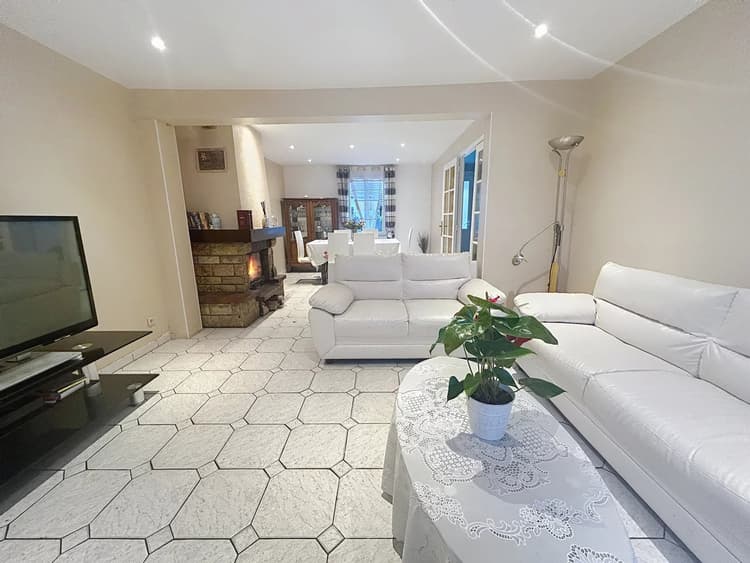 EXCLUSIVITE : SECTEUR PAVILLIONNAIRE - MAISON EN TRES BON ETAT A