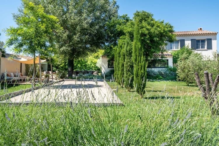 Bastide familiale avec piscine et jardin entre Uzès et Avignon