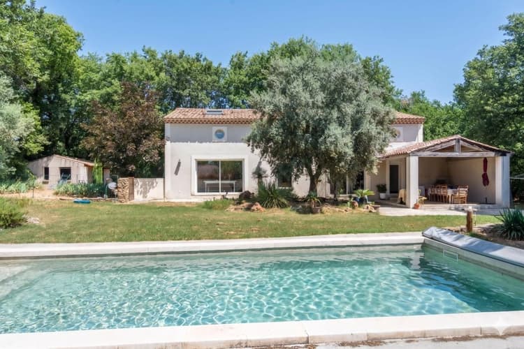 Bastide avec piscine, suite parentale, au calme à 15 minutes d'Uzès