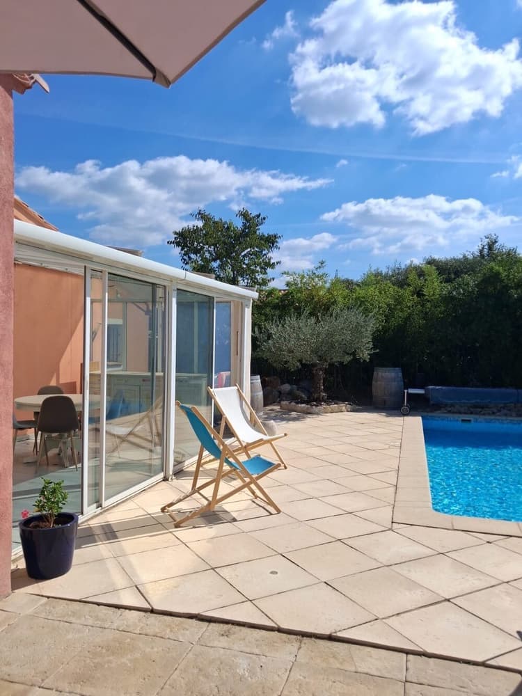Maison plain-pied 3 chbres + bureau sur 700m²