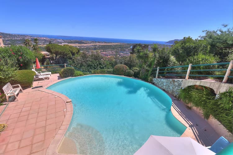 Villa de Charme avec Vue Mer et Piscine à Débordement – Mandelie