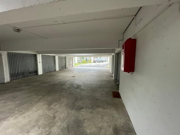 Box fermé de 33,5 m2 dans une résidence sécurisée