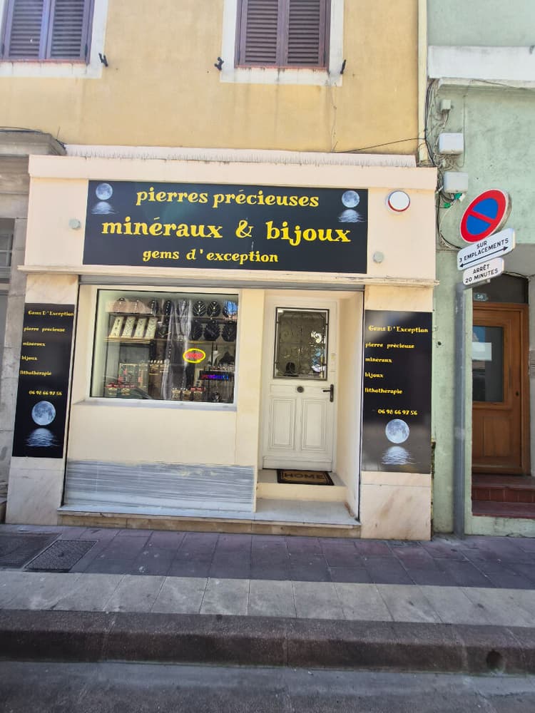 Local commercial à louer 20m² + cave - Le Luc