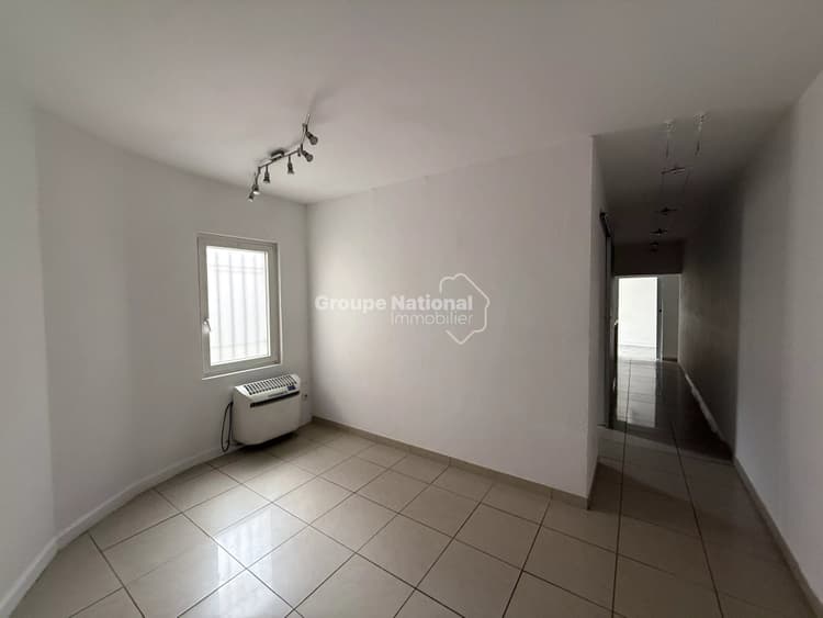 Pernes-les-Fontaines- Local commercial 50 m² - — Local idéal pour profession libéral