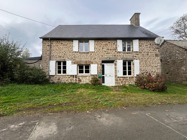 Charmante maison en pierre - Saint-Cyr-du-Bailleul (5 min du Teilleul)
