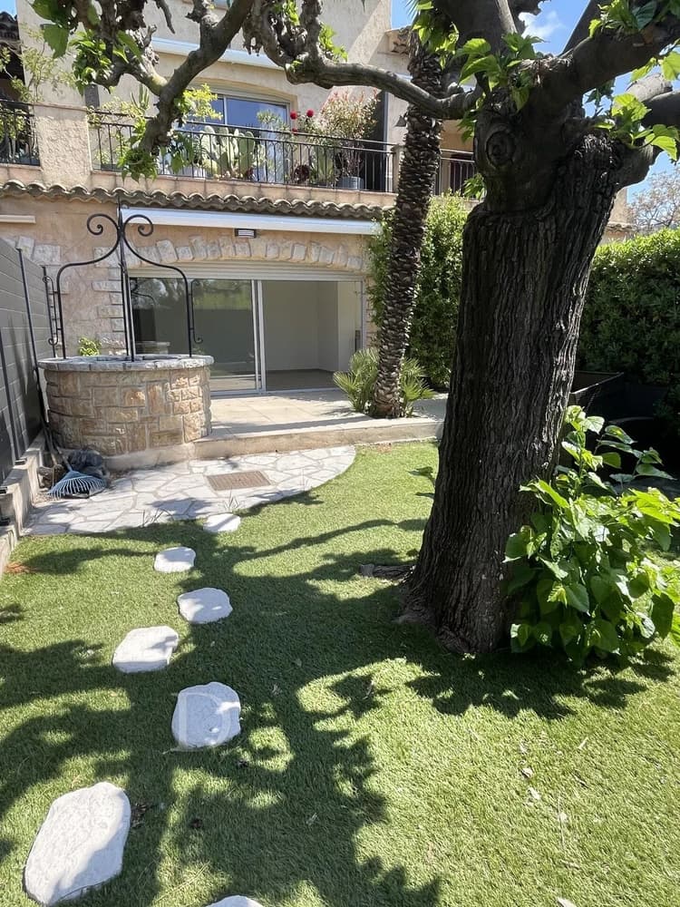 MOUANS SARTOUX charmant appartement T3 en rez de jardin