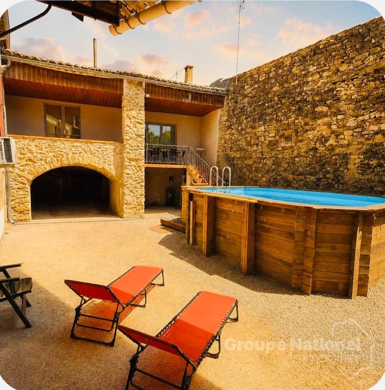 Maison en pierres de 130m2 sur 313m2 de terrain à Cornillon