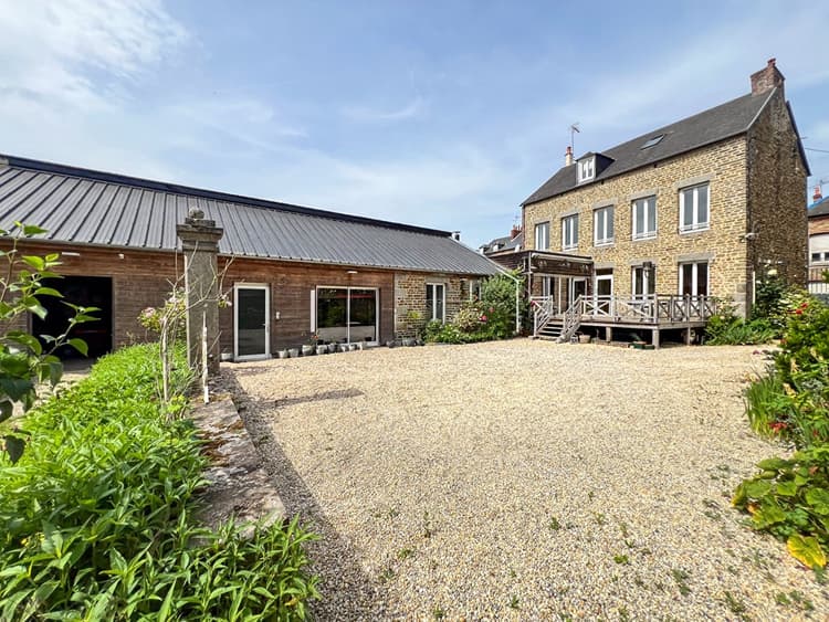 Demeure de caractère avec activité professionnelle possible au coeur de Condé-en-Normandie