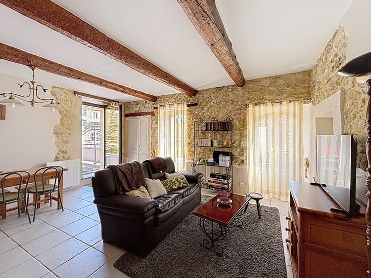 Maison de village en pierre avec une place de parking privative Gordes