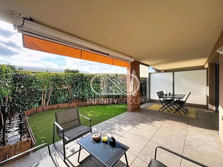 Golfe-Juan - 2 pièces avec jardin privatif, piscine & garage