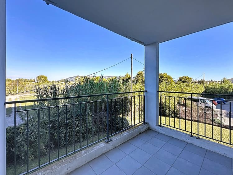 Beau studio avec balcon et parking