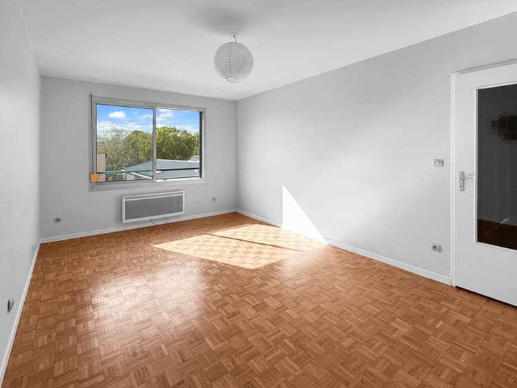 T2 - 51,3 m² proche république, balcon, parking en sus