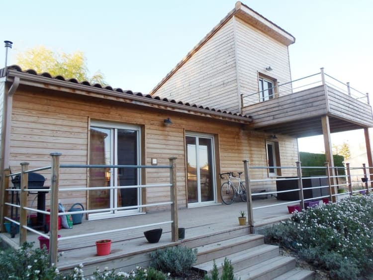 A LOUER - BARBENTANE - Villa R + 1 non meublée, en campagne 2 chambres, terrasse, jardin