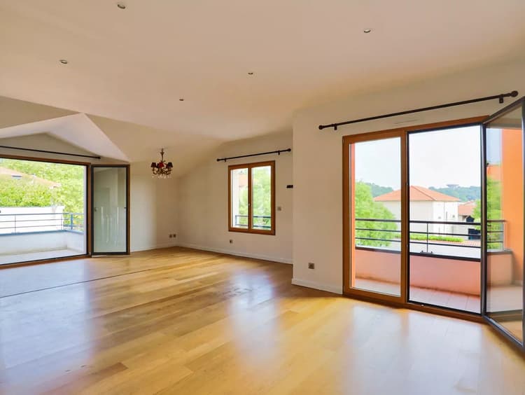 Appartement de 75 m² avec un box double fermé – Dernier étage