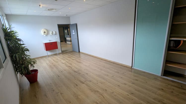 Local professionnel 114 m²