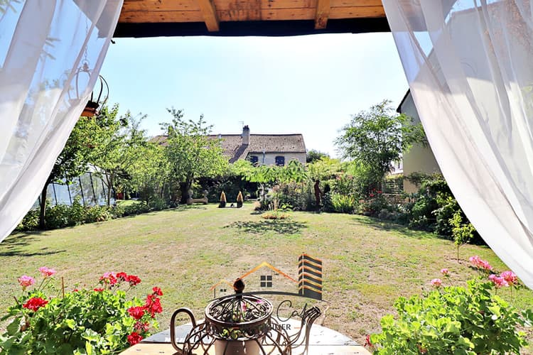 Gavisse : belle maison de charme avec jardin paysage
