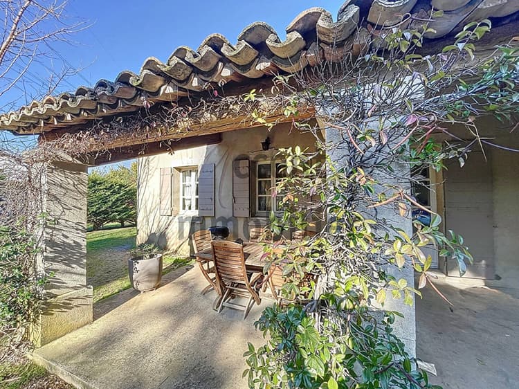 Eygalières, magnifique villa de 130m² piscine sur 1000 m² de terrain en campagne