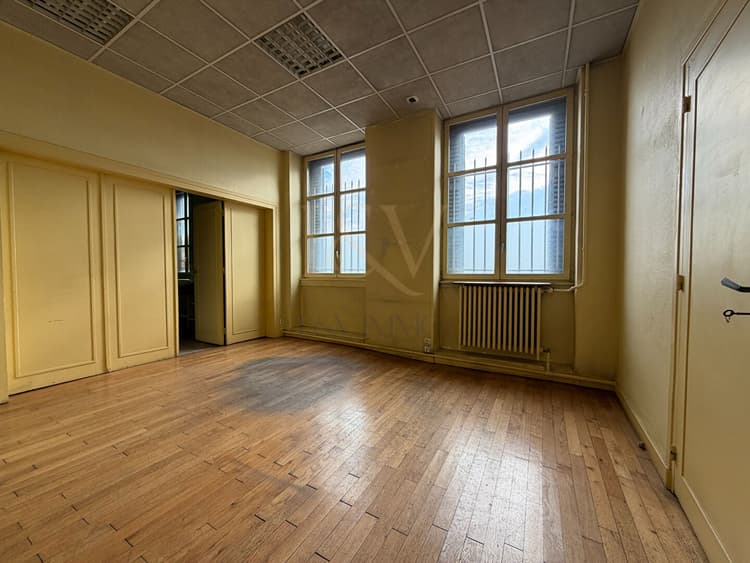 Plateau de plus de 150 m² avec vue imprenable sur la Saône