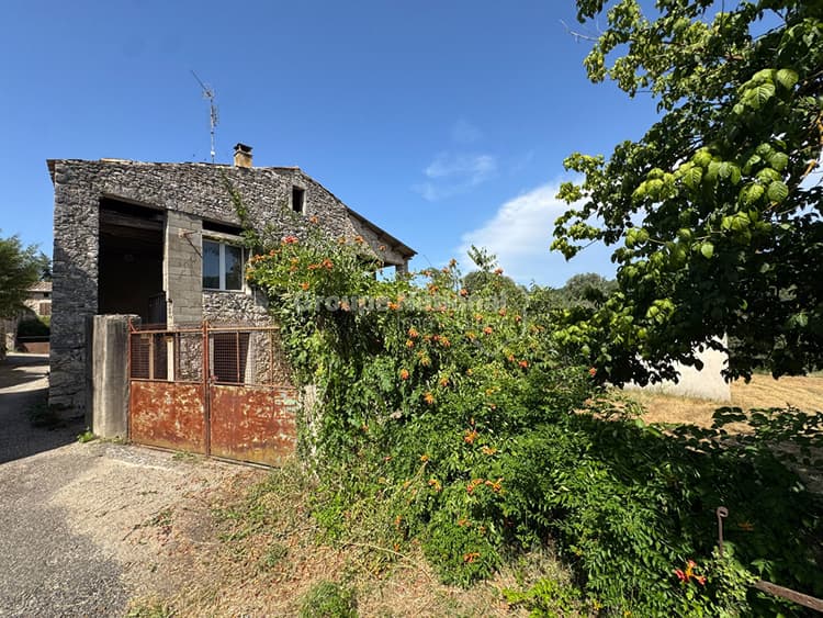 Maison de village en pierre au calme avec vue sur la campagne