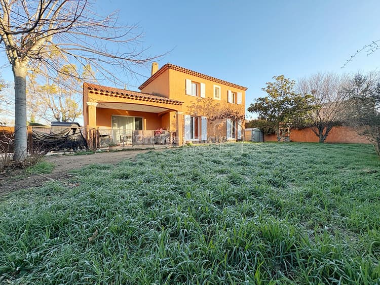Villa T6 à Mallemort -terrain 702 m²-terrasse et jardin-