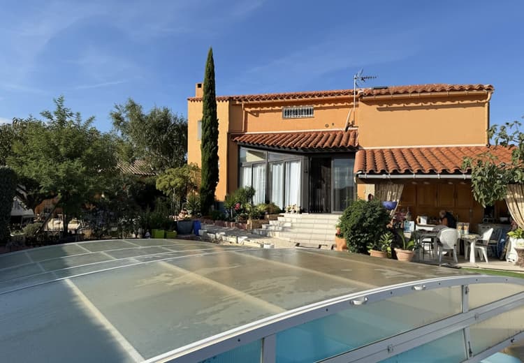 villa 4 faces avec piscine vue Canigou en impasse