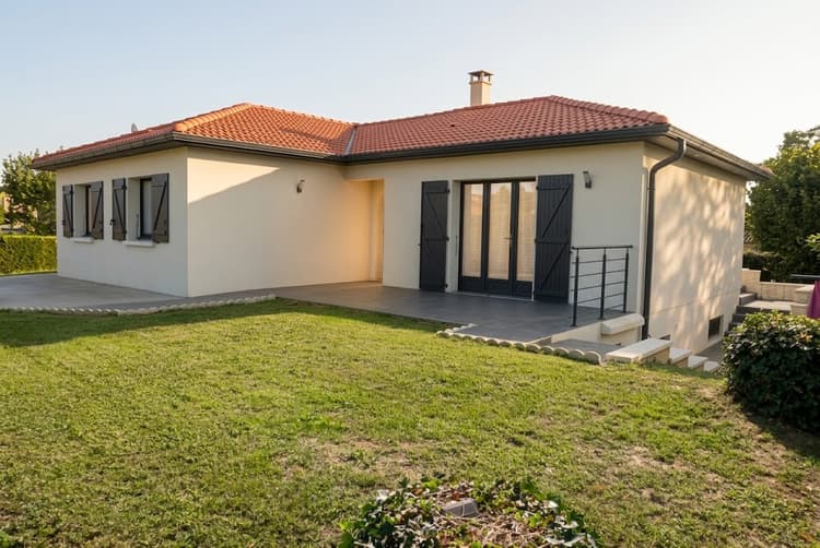 COMMUNAY Maison entièrement rénovée avec studio indépendan