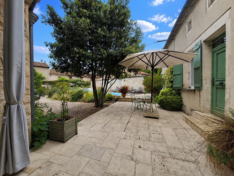 A vendre maison en pierre Champniers 7 pièces 294 m²