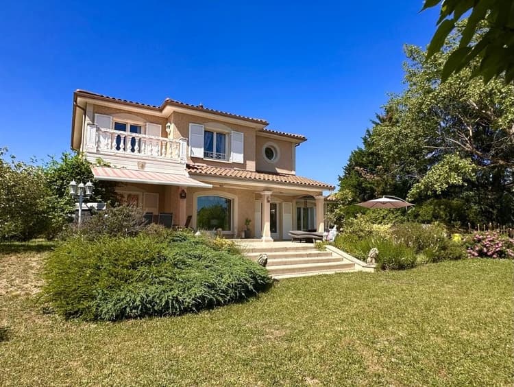 GREZIEU MAISON FAMILIALE D'EXCEPTION VOLUMES REMARQUABLES AU