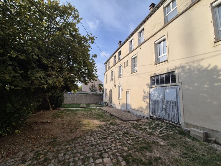 Immeuble de 10 logements - Garage et cour - Melun