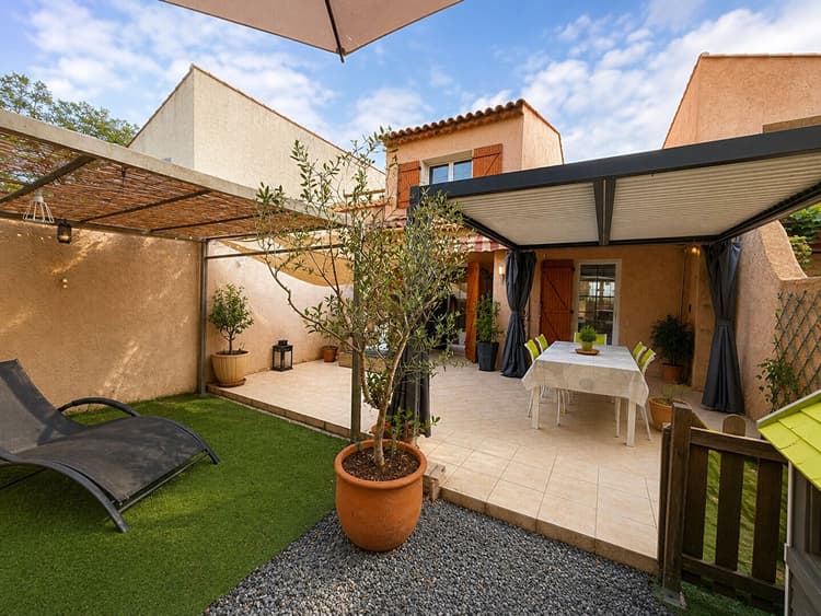 Maison mitoyenne- Roquebrune sur Argens 112.38 m2 carrez ( 130.10 m2 au sol )