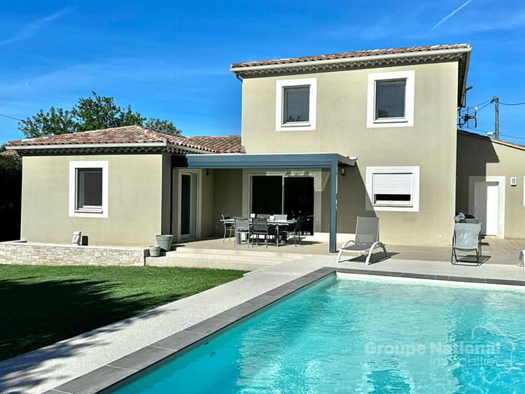 Maison 5 pièce(s) 150m2 sur 839m2 de terrain avec piscine