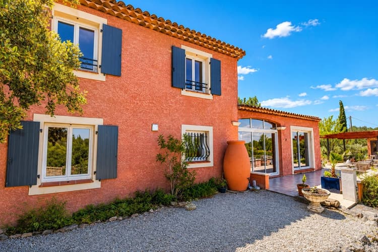 Villa 6 pièces, 4 chambres, garage, terrain 29000m²