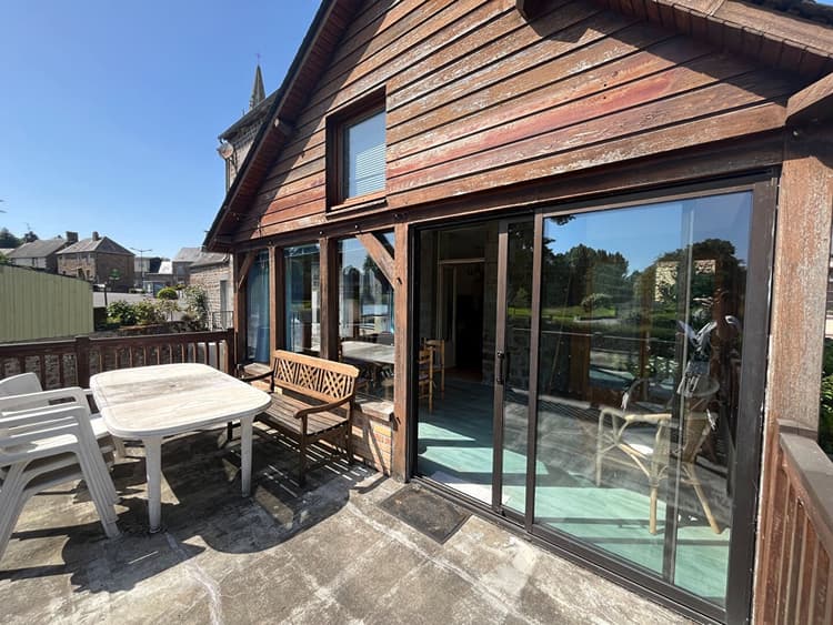 Passais Village : Maison de village avec vue sur plan d'eau - 5 Chambres - 730m² de terrain