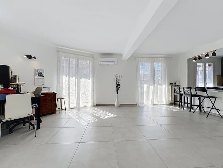 ANTIBES CENTRE - 3 PIECES RENOVE EN ETAGE
