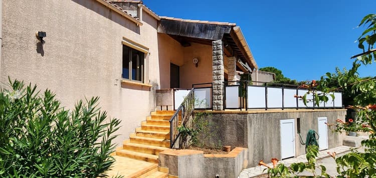 Grande maison divisée en 2 appartements
