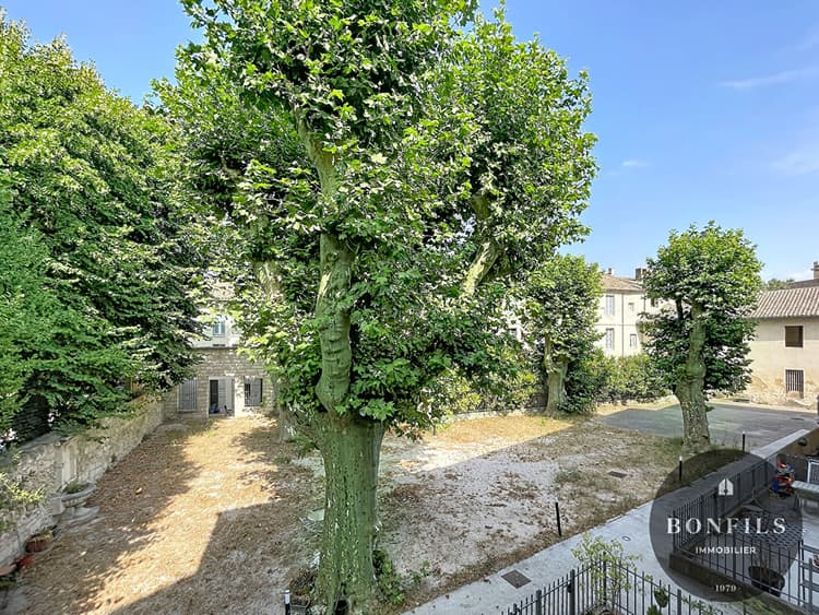 A LOUER AVIGNON RUE JOSEPH VERNET (84000) : T3 - ascenseur- box