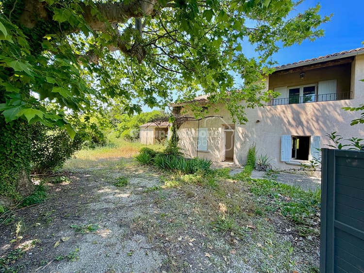 JONQUIERES Mas en campagne sur 7252 m² de terrain