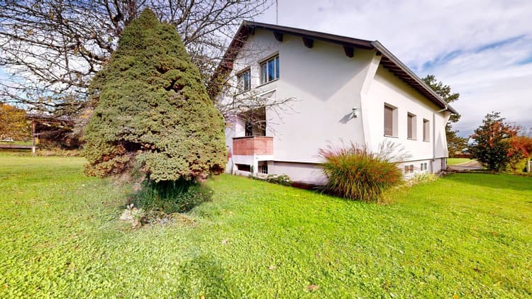 Grande maison familiale à rénover Fenêtres, toit et isola